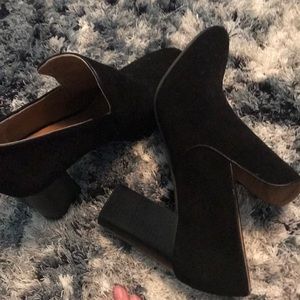 Lucky Brand Black bootie heel!